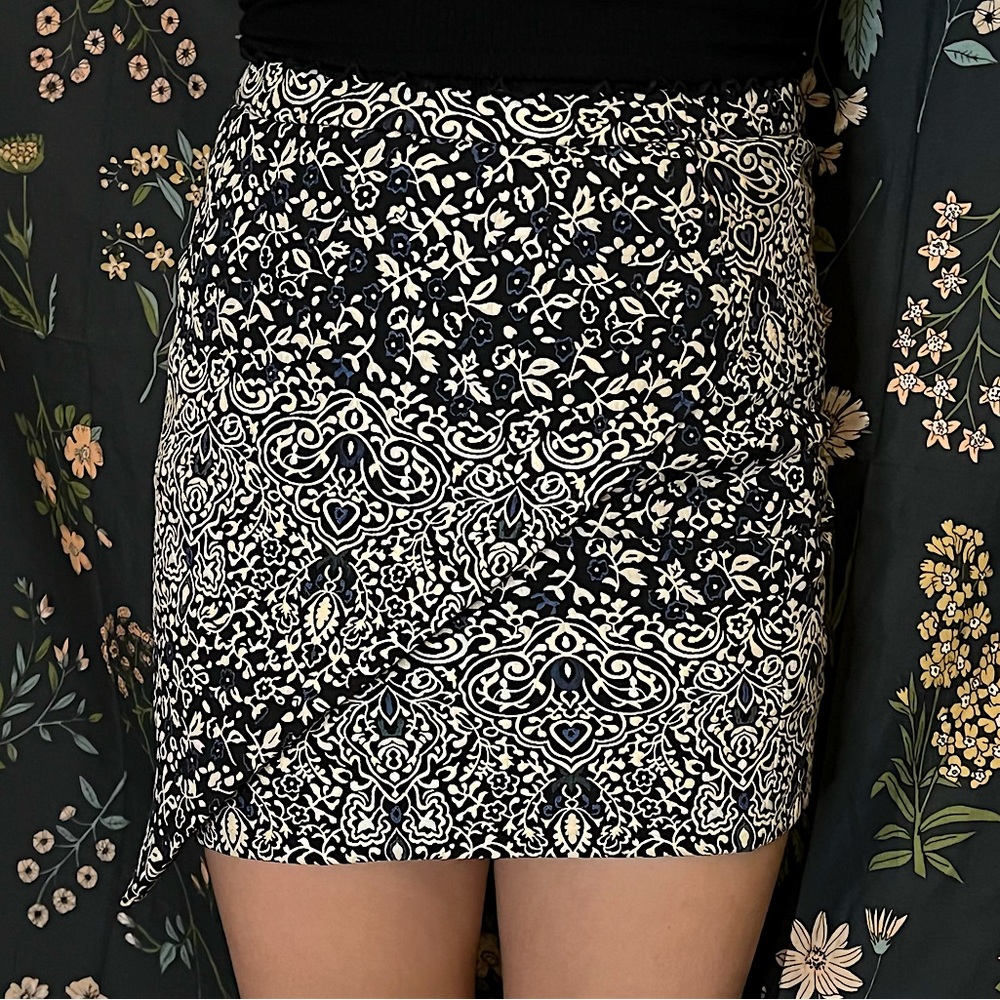 H&M Asymmetric Floral Skirt with zipper
